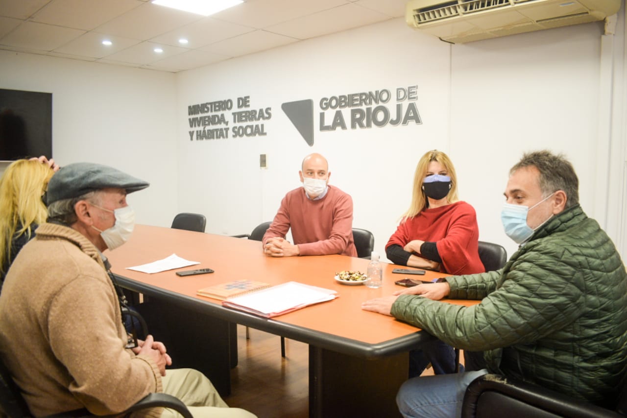 Puy Soria recibió al padre Llorentes de Cáritas para analizar el diseño de políticas habitacionales de carácter social